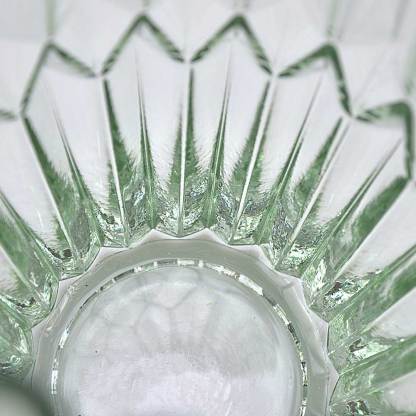 GA79015GR	 D4.3"H6.5" - GLASS VASE