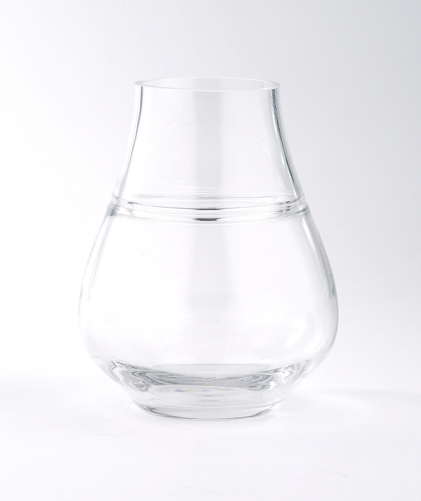 D6.5"H8" - GLASS VASE