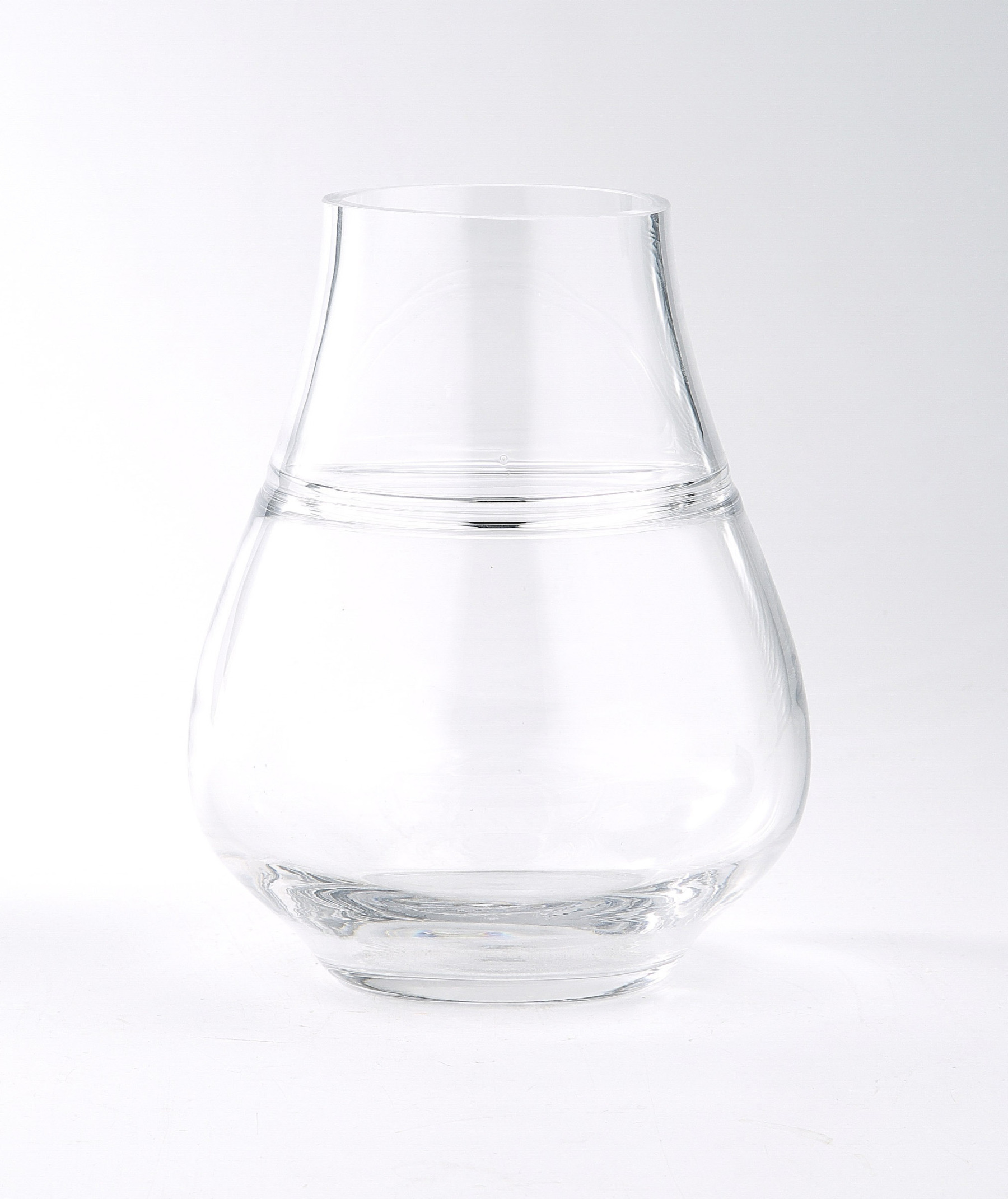 D6.5"H8" - GLASS VASE