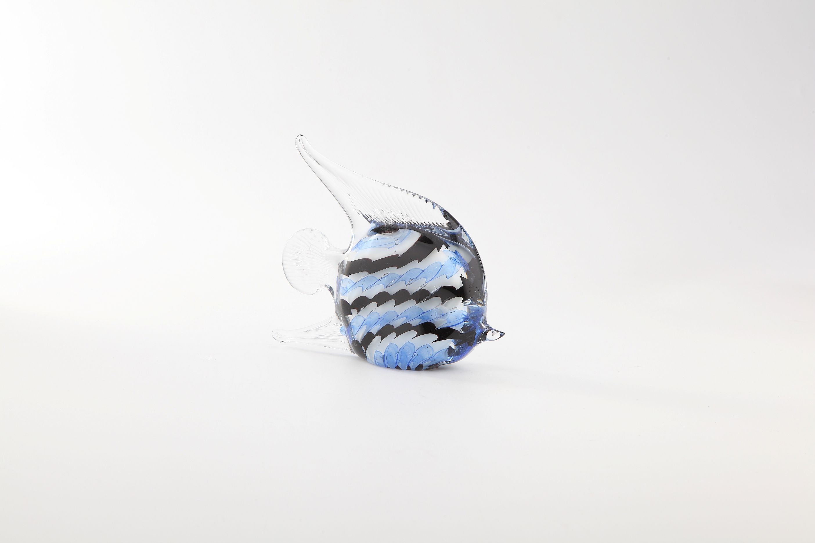 47070	 L7.5"W2"H6.5" - GLASS FISH FIGURINE