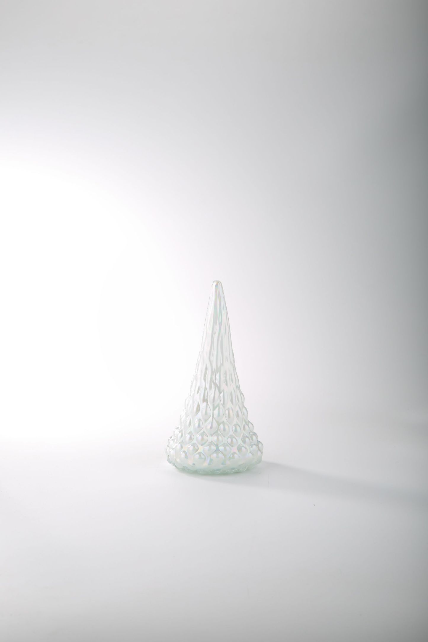 47125	 D5"H8.5" - GLASS CHRISTMAS TREE