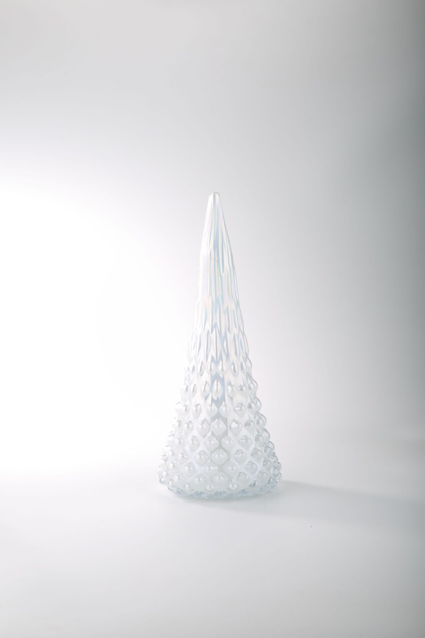 47126 D6"H13.5" - GLASS CHRISTMAS TREE