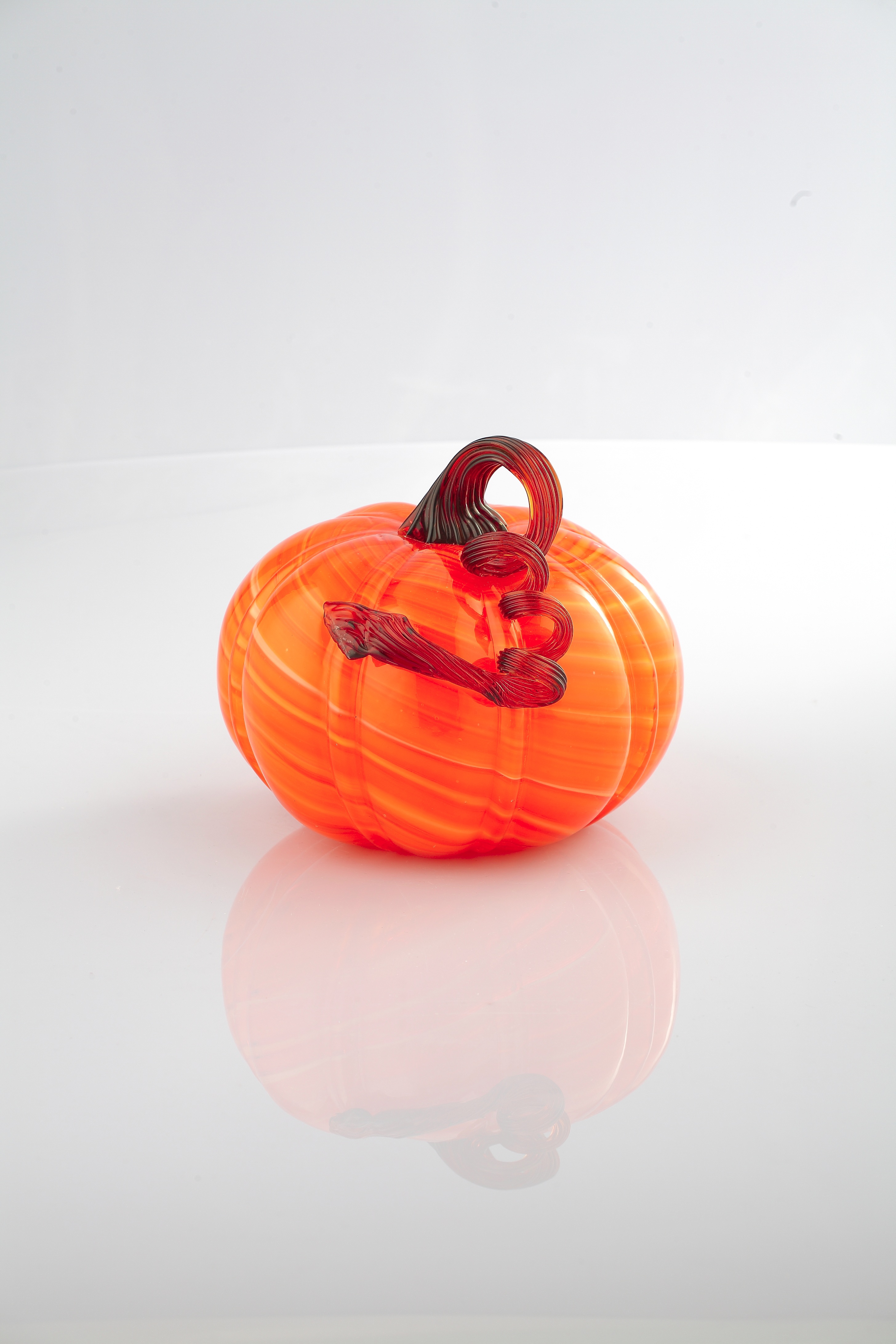 D7"H5.5" - GLASS PUMPKIN WITH CURLY STEM