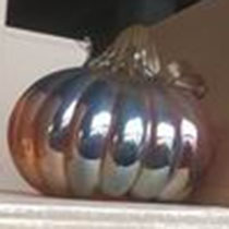 49490-1	 D5"H4.5" - LUSTER GLASS PUMPKIN WITH CURLY STEM