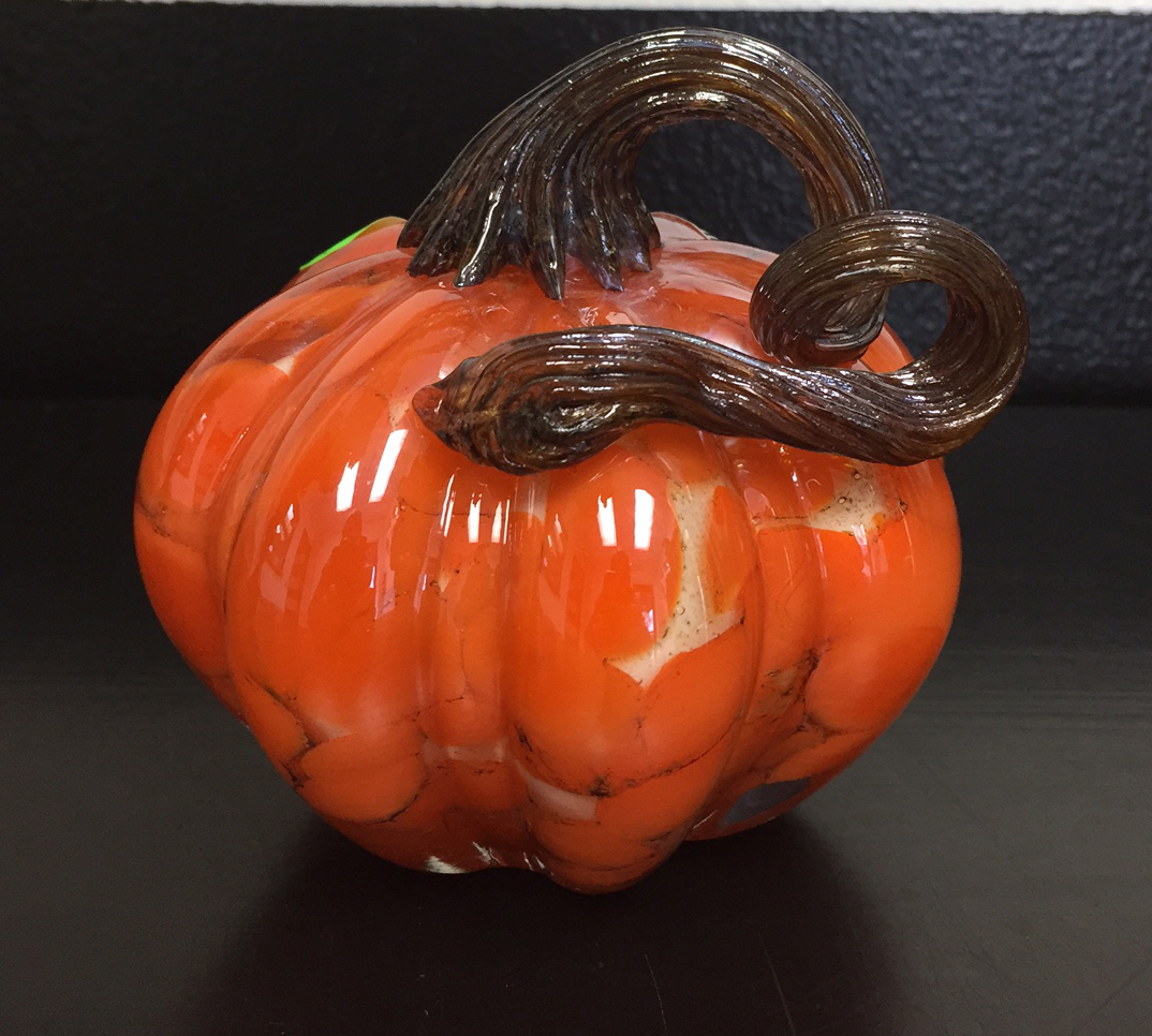 D5"H4.5" - GLASS PUMPKIN WITH CURLY STEM