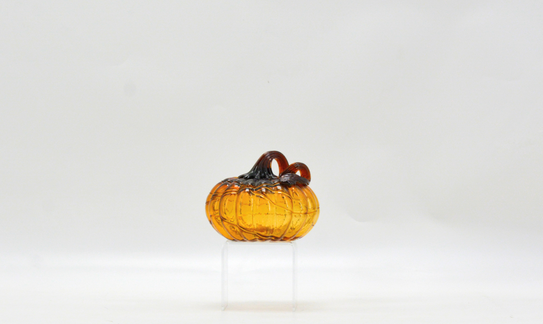 D5"H4.3" - GLASS PUMPKIN WITH CURLY STEM