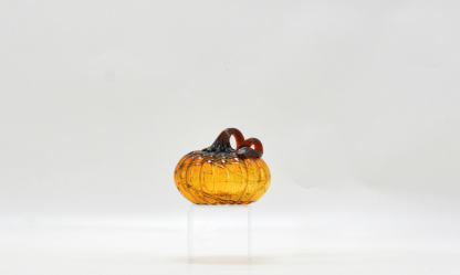 D5"H4.3" - GLASS PUMPKIN WITH CURLY STEM