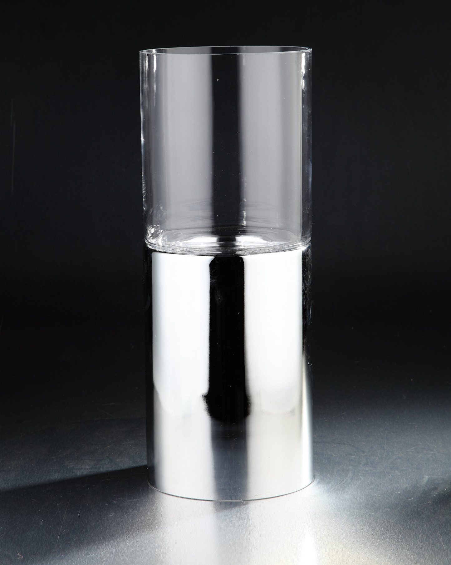 D7"H21.5" - CANDLEHOLDER WITH SILVER BASE