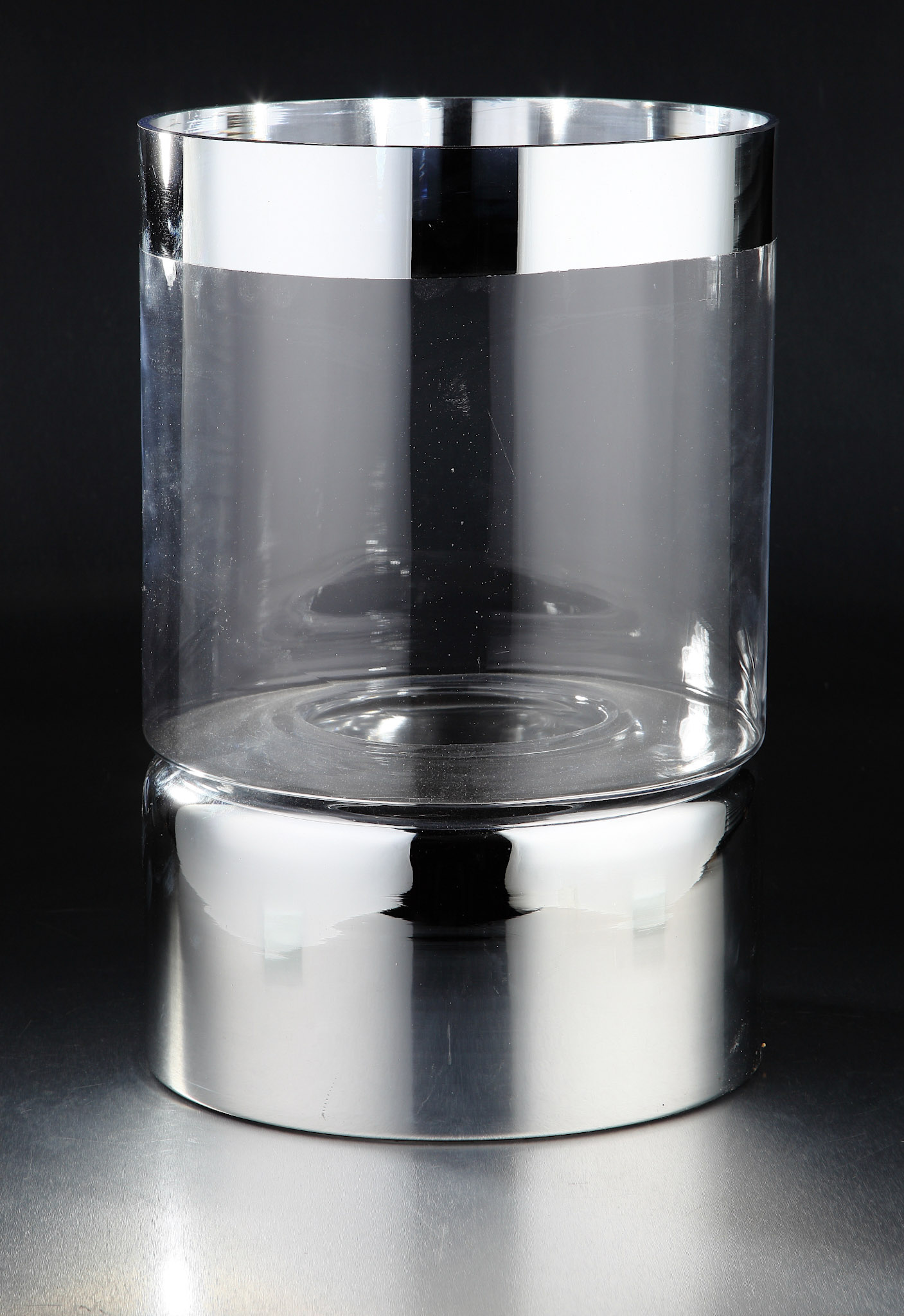 D11"H17.5" - HURRICANE GLASS CANDLE HOLDER WITH BASE