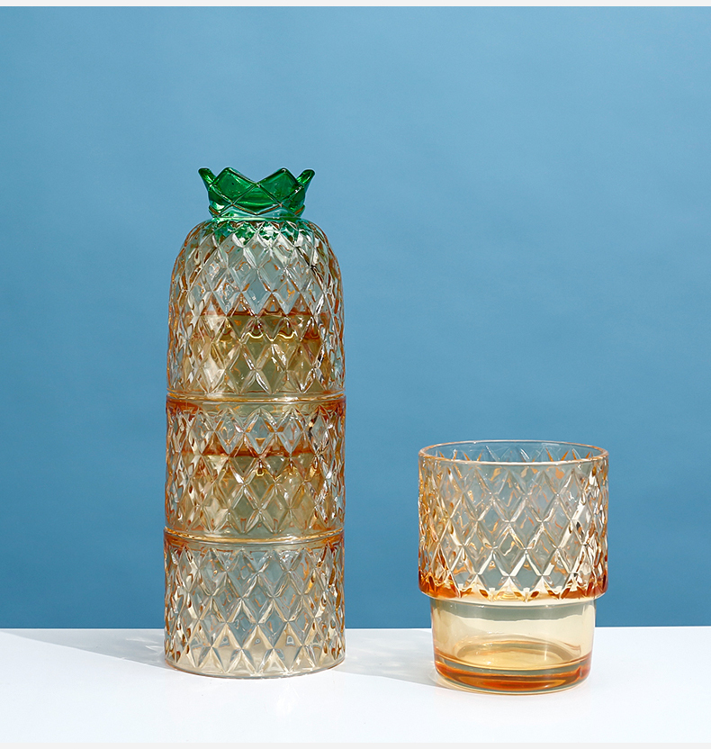 68071	 *L4"W4"H4" - GLASS VASE