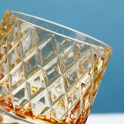 68071	 *L4"W4"H4" - GLASS VASE