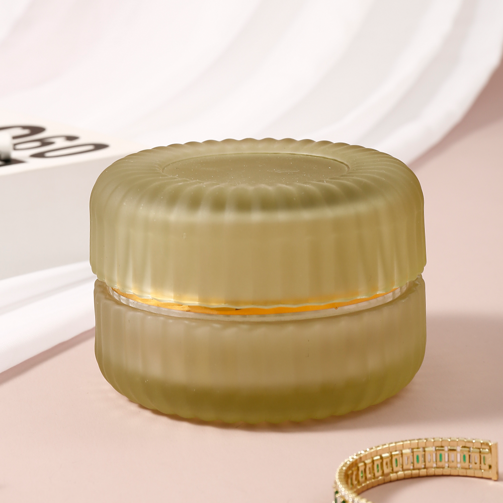 68455	 D4.1"H2.8" - GLASS JAR WITH LID