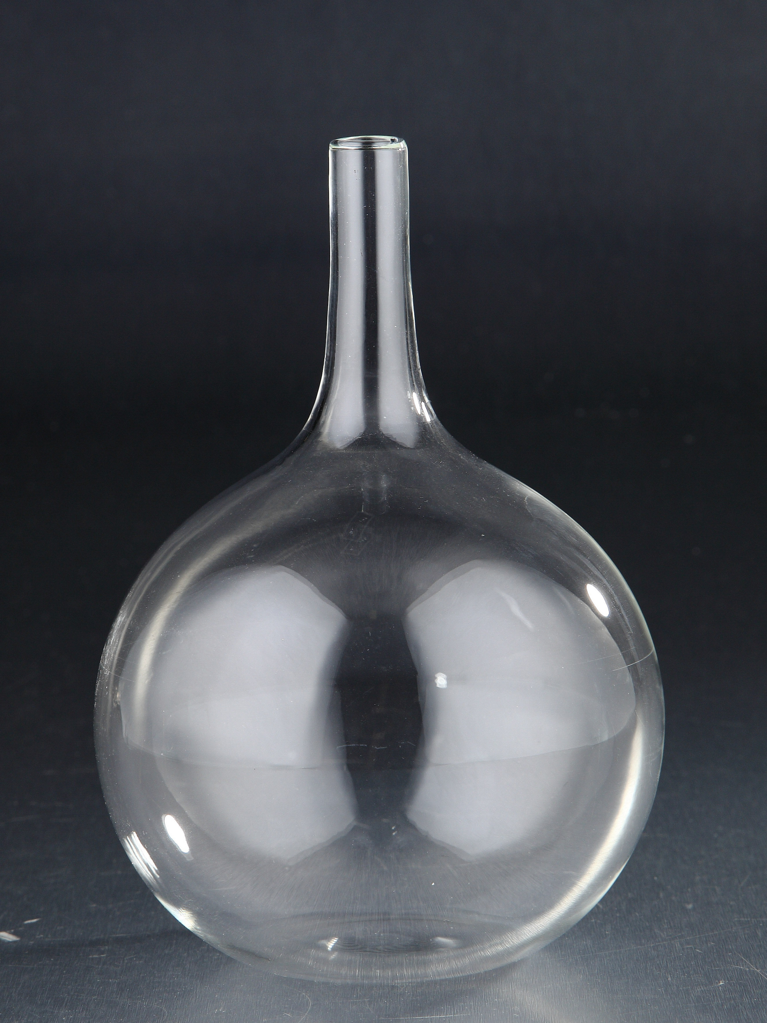 D7"H9.5" - GLASS BUD VASE