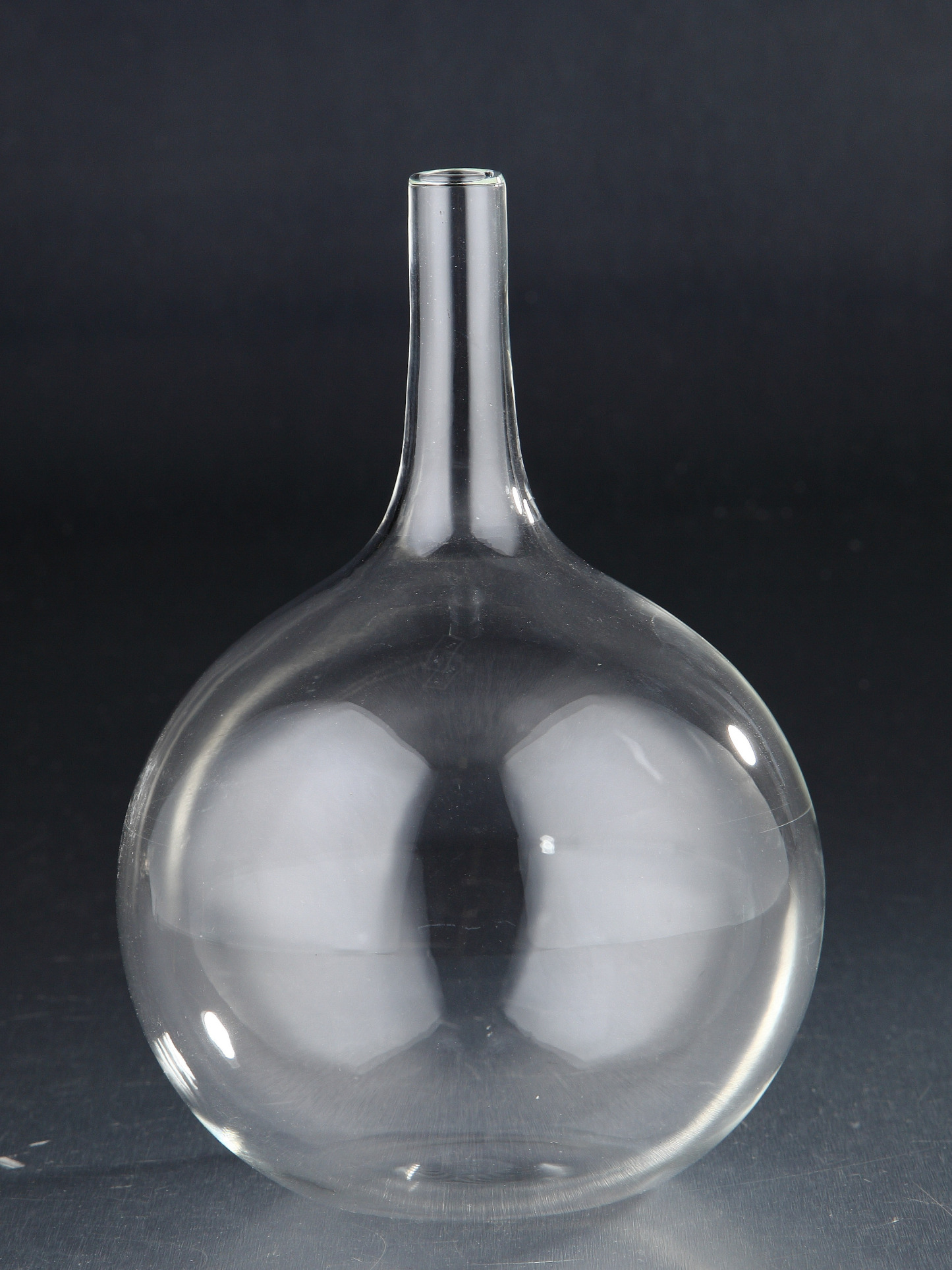 D7"H9.5" - GLASS BUD VASE