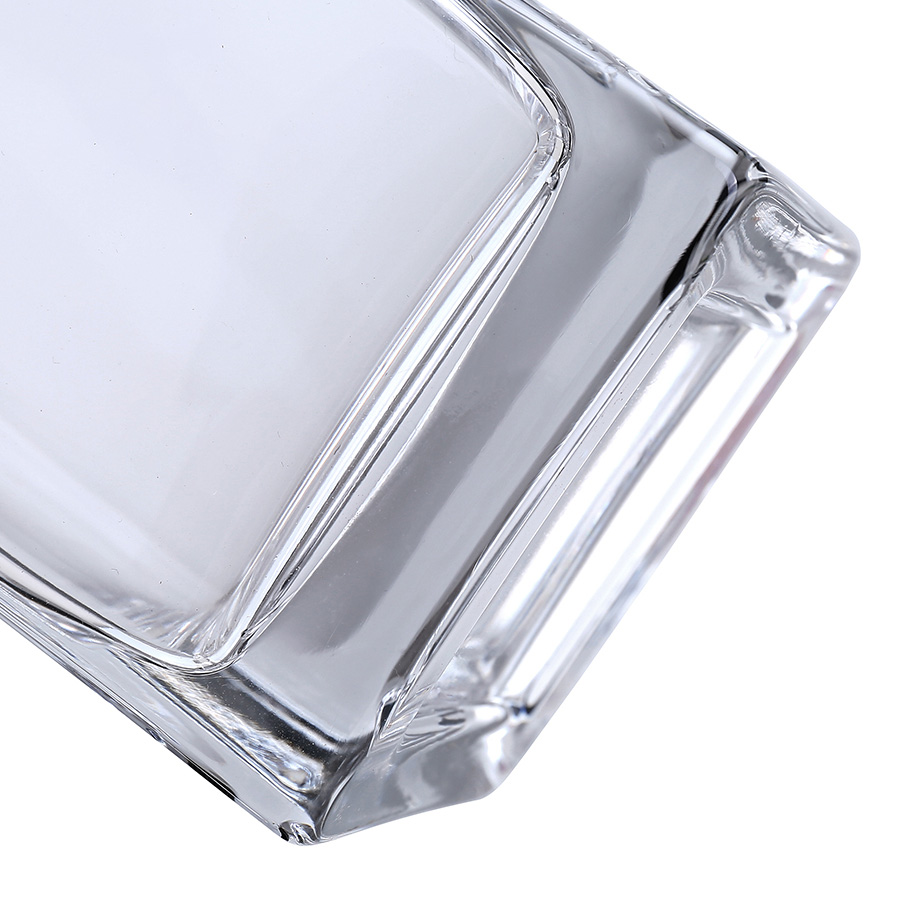 84805C	 L4"W4"H6" - SQUARE GLASS VASE