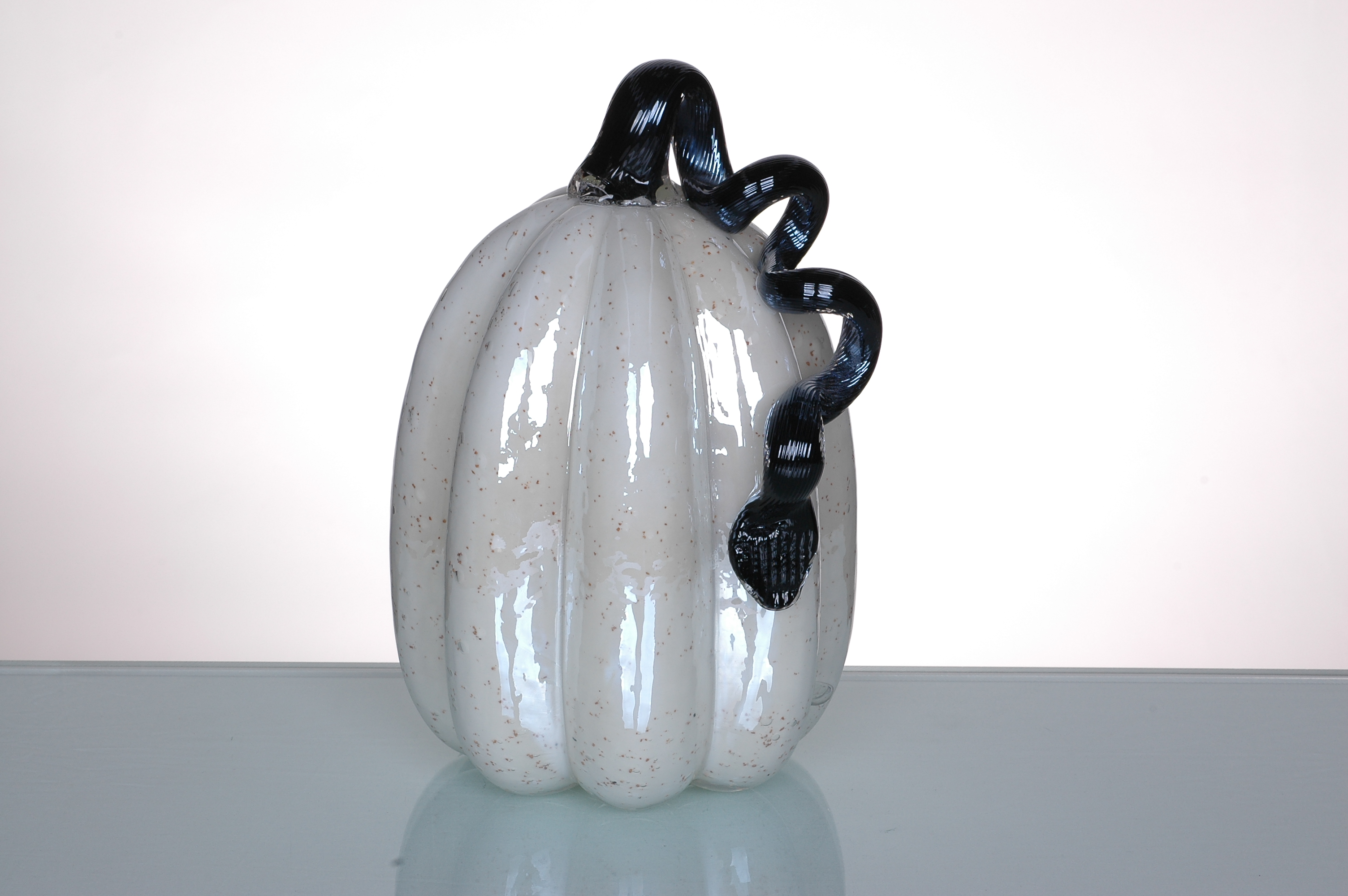 87226	 *D6"H9.5" - GLASS PUMPKIN WITH CURLY STEM