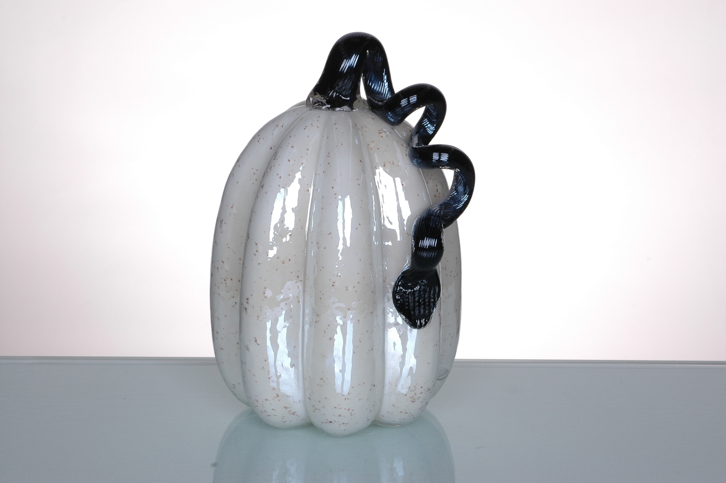 87226	 *D6"H9.5" - GLASS PUMPKIN WITH CURLY STEM