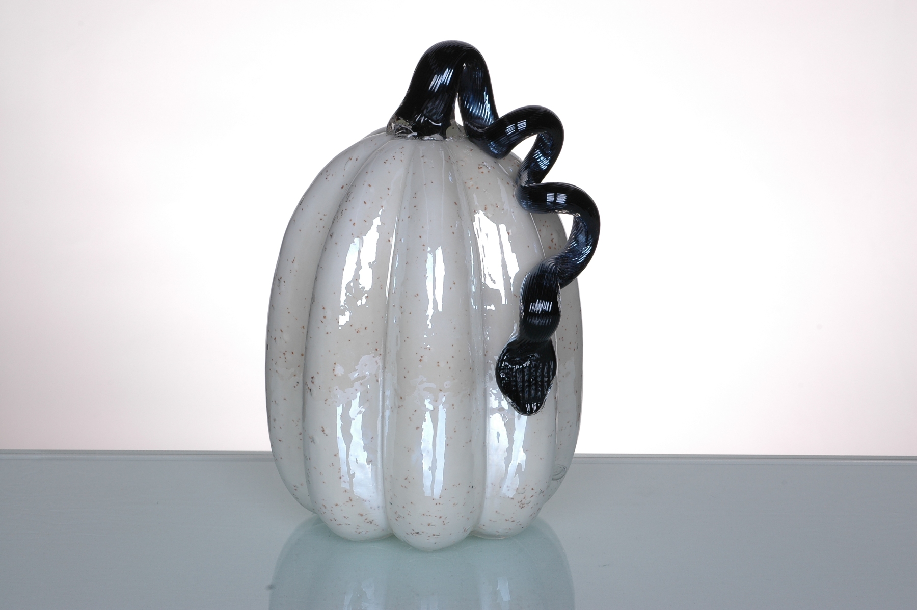 87226	 *D6"H9.5" - GLASS PUMPKIN WITH CURLY STEM