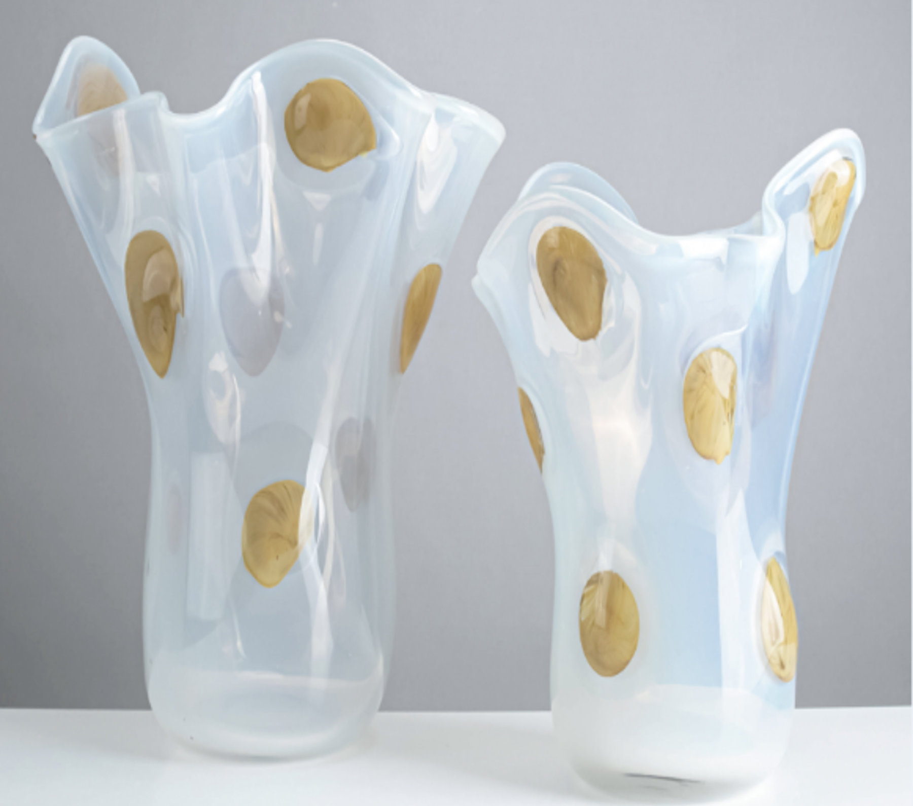 93120	 *L10.6W10.2"H14.6" - ART GLASS VASE