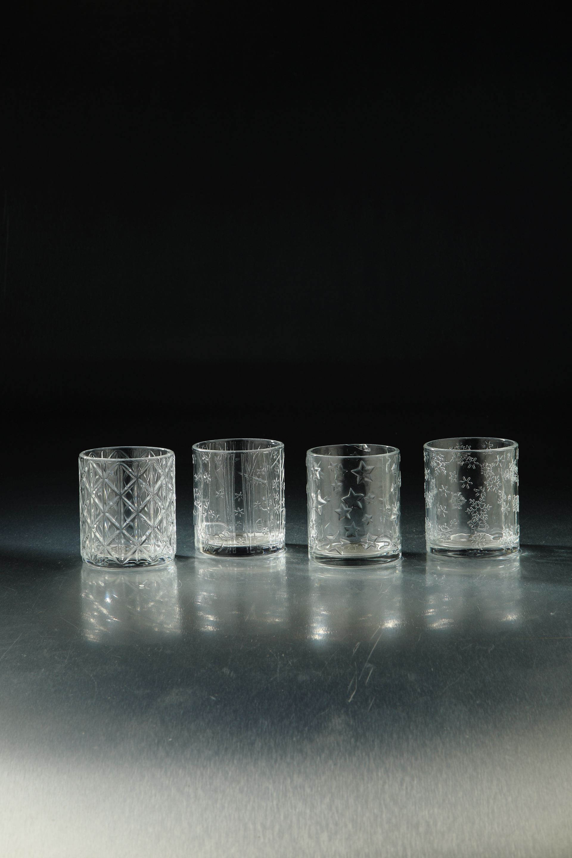 94219ASST	 D3.5"H4" - ASSORTED GLASS VASES