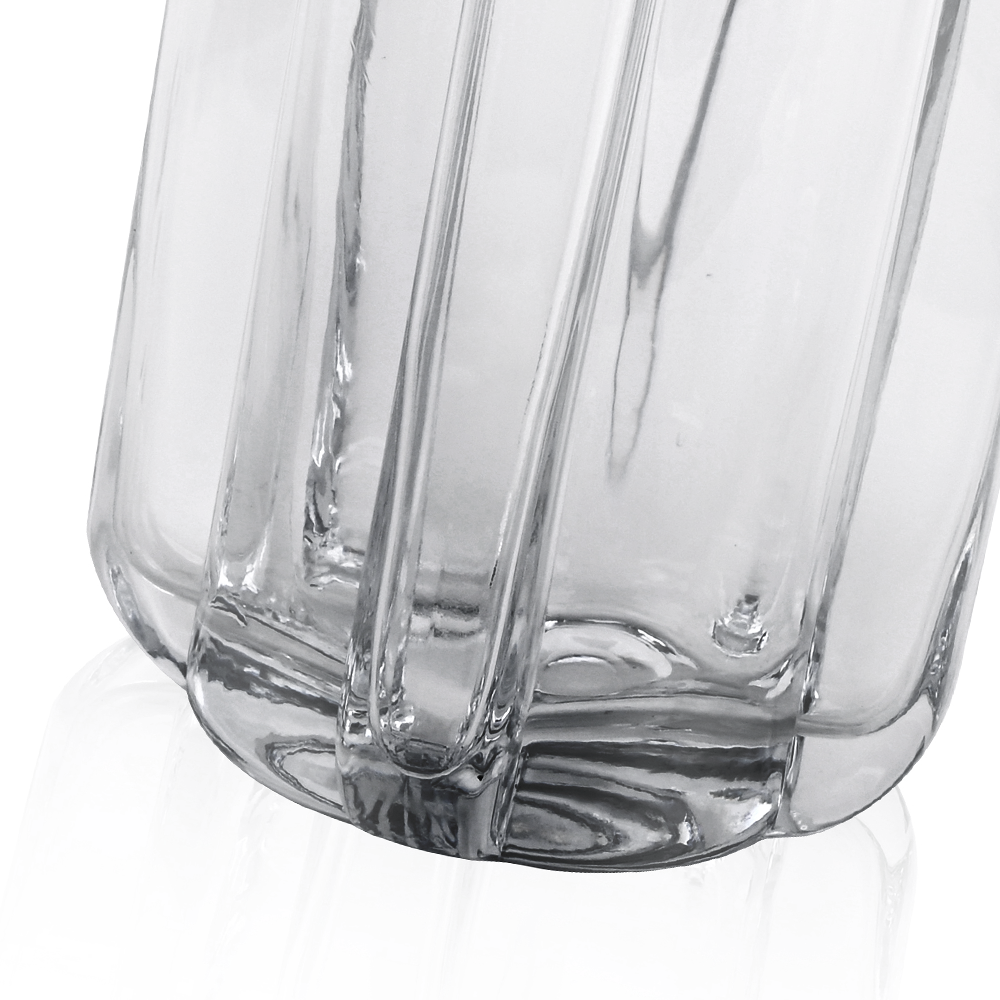 GA78054	 L4.41"W4.41"H11.02"GLASS VASE