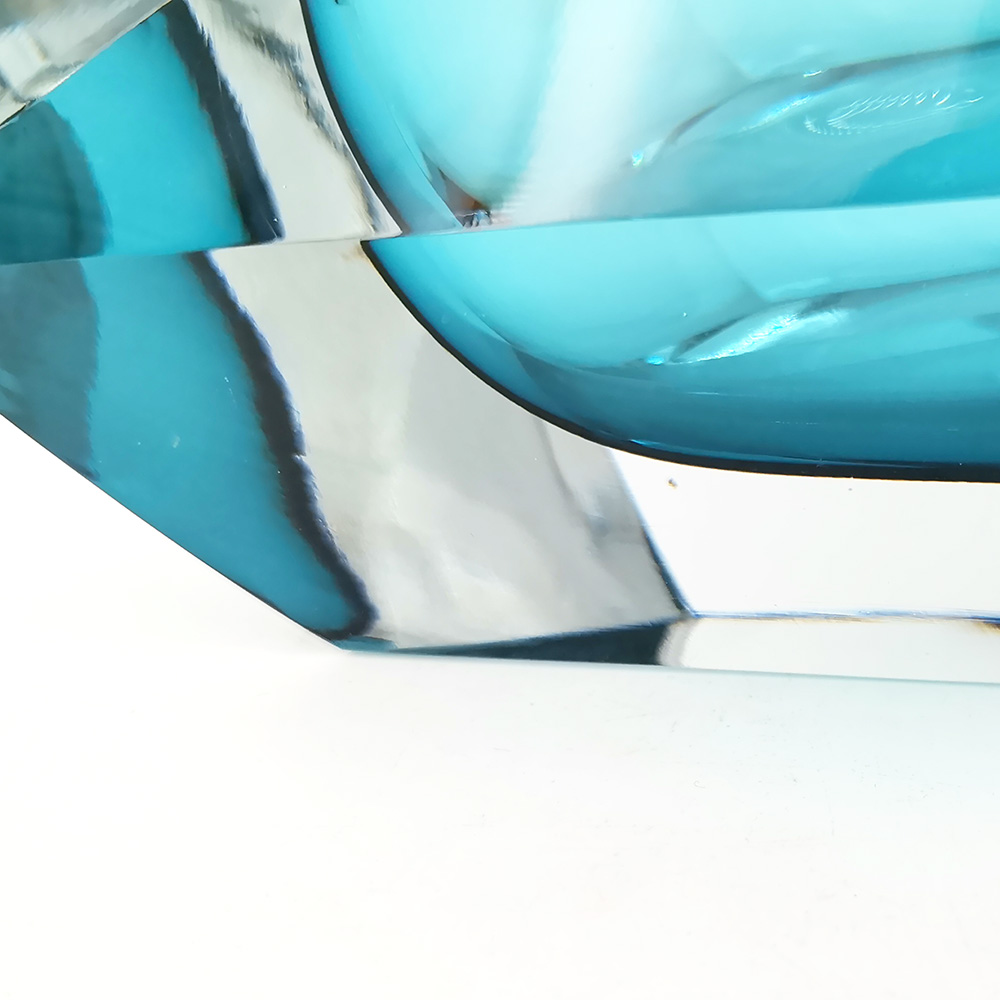 GA02003BL	 L9''W6''H4.5'' GLASS ACCESSORY