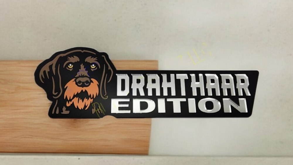 Deutsch Drahthaar Car Badge Laser Cutting Car Emblem CE110-Jolura