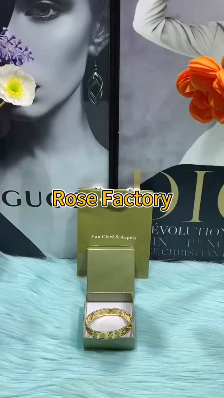 Van Cleef&Arpels gold bracelet