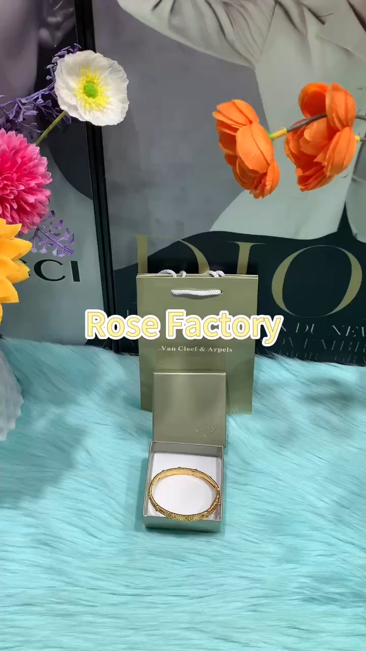 Van Cleef&Arpels gold bracelet