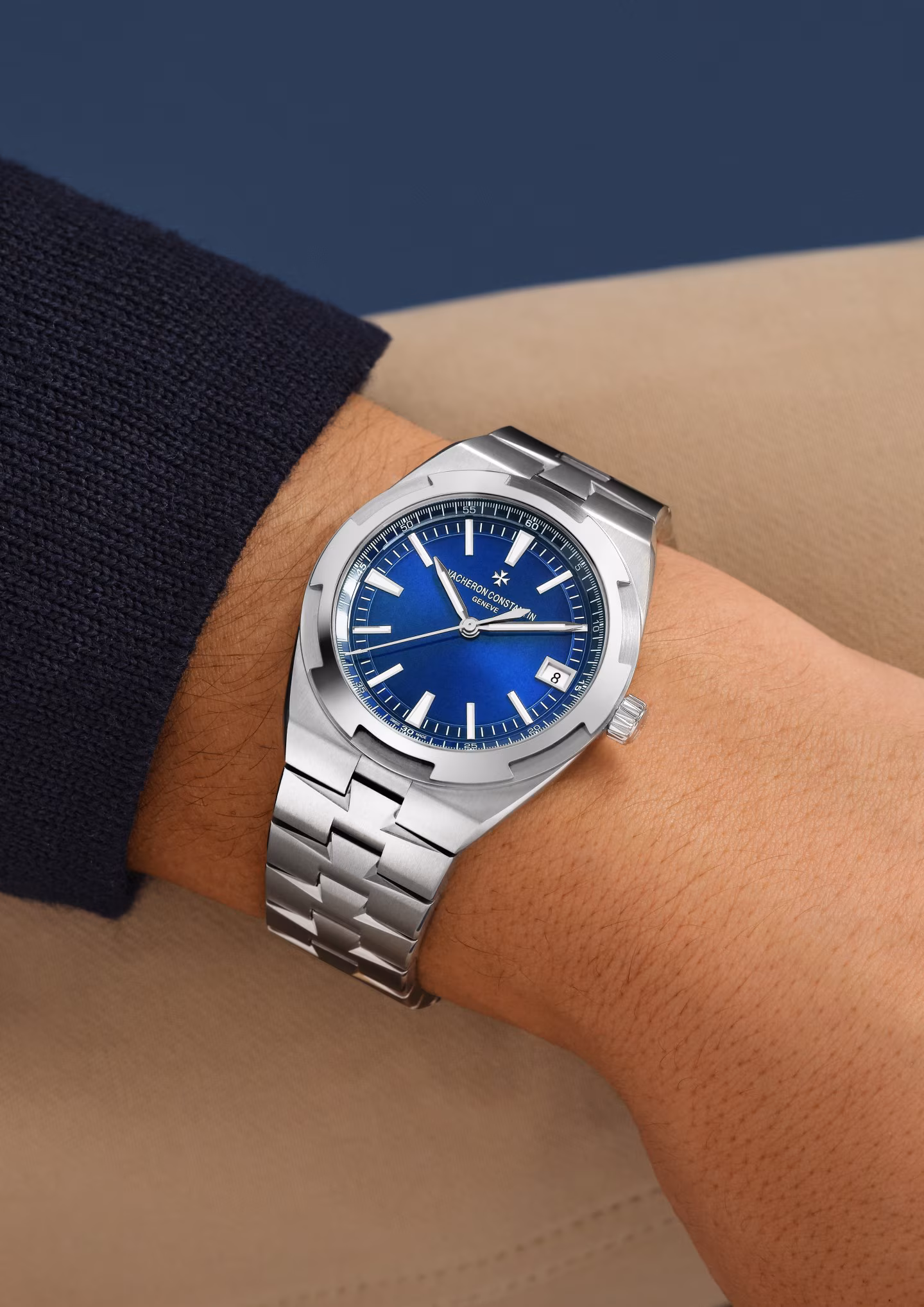 Overseas self-winding 4520V/210A-B128 41 mm Steel