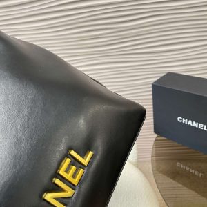 Chanel Bag/ 40 x 31 cm