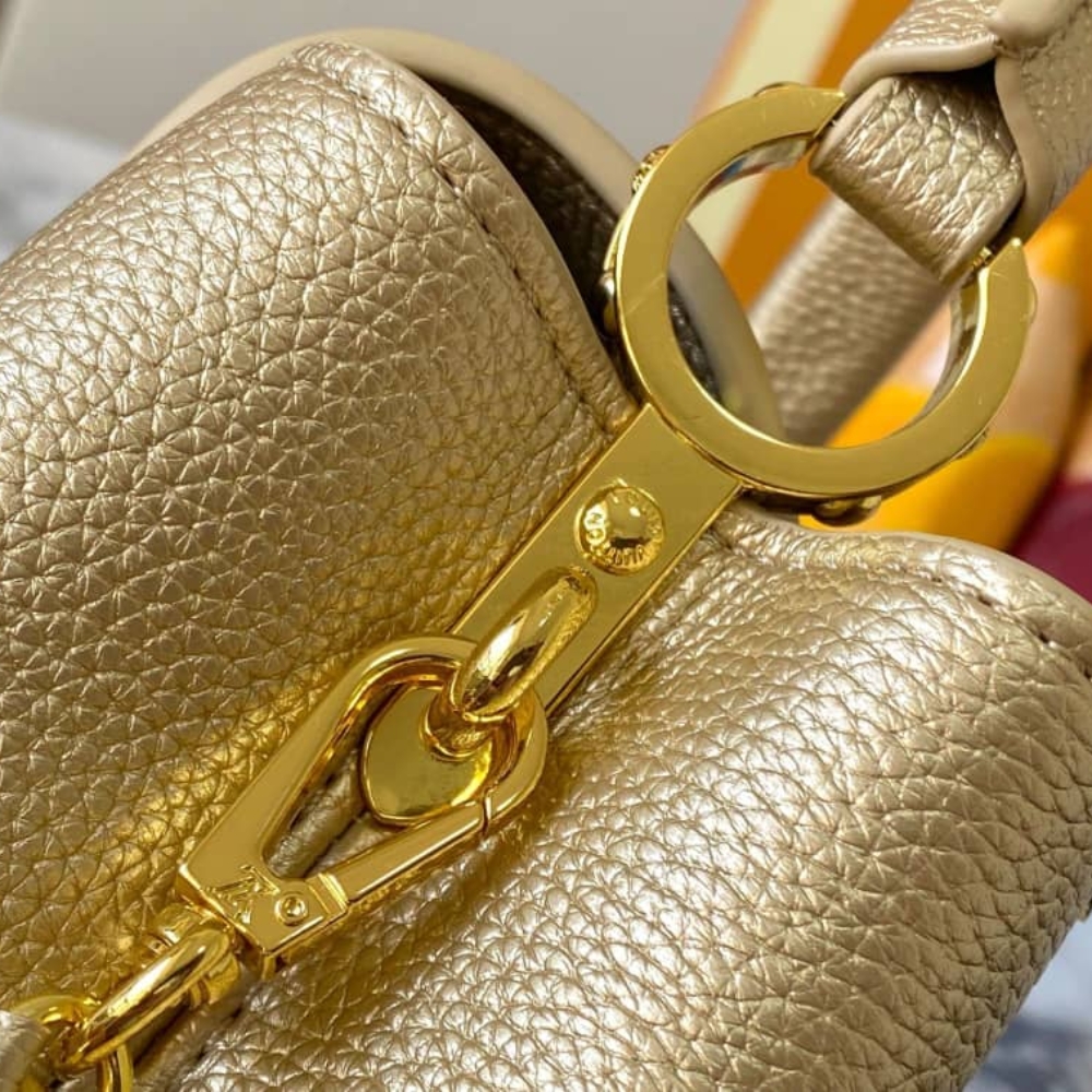 LV BAG/ 21 x 13.6 x 8 cm