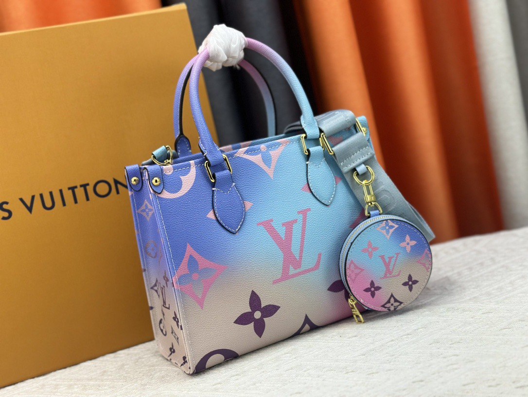 LV BAG/ 25 x 19 x 11.5 cm