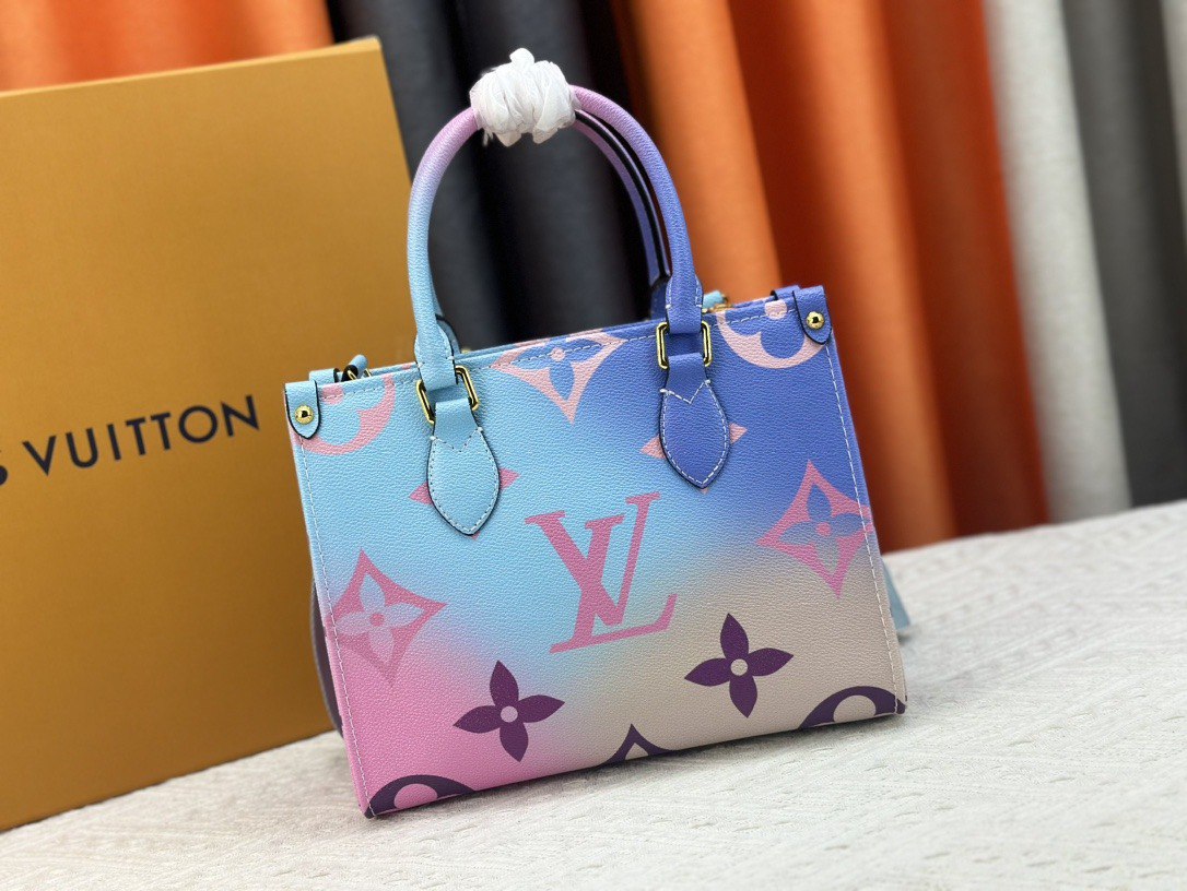 LV BAG/ 25 x 19 x 11.5 cm