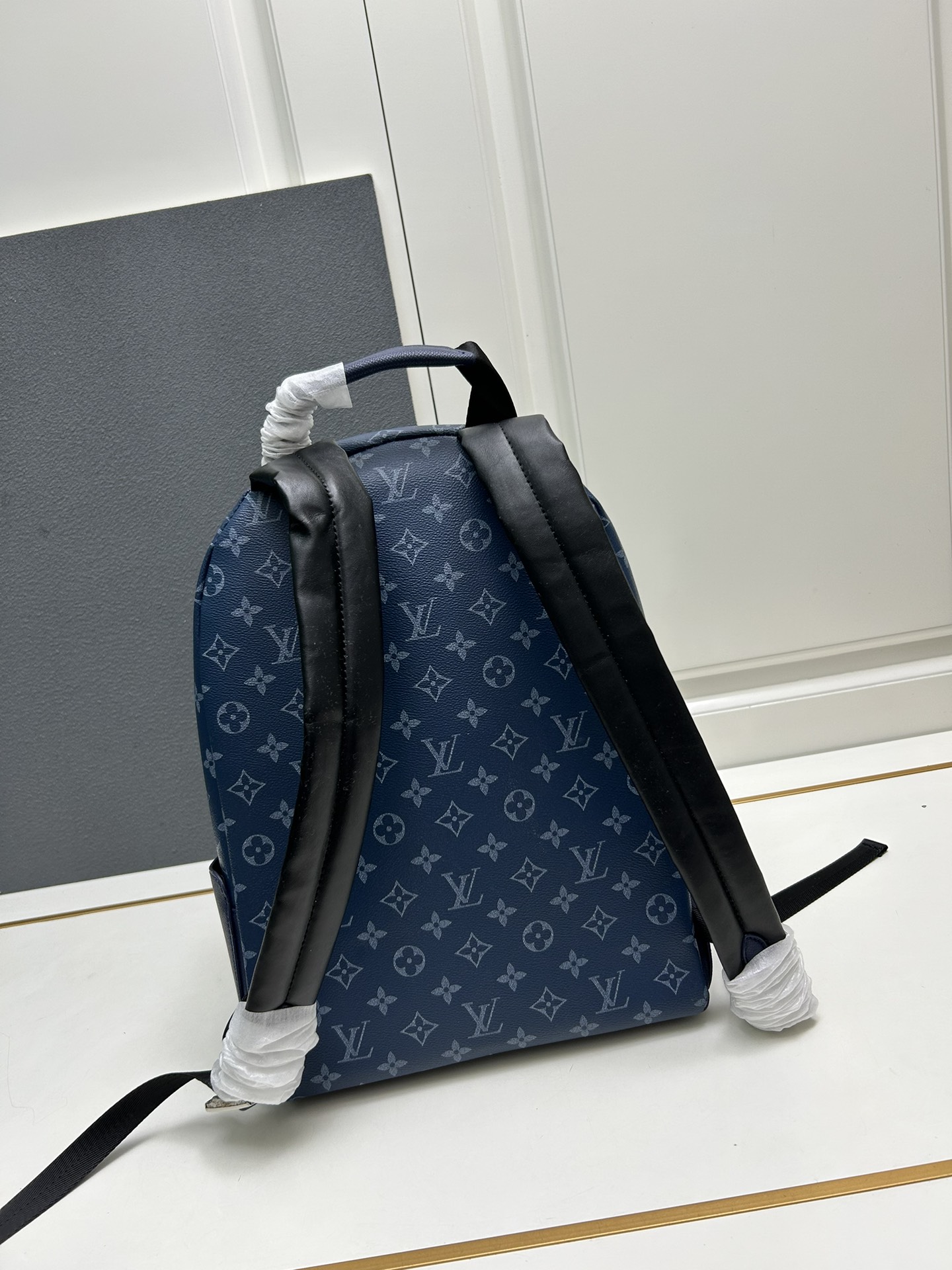 LV BAG/ 29 x 38 x 20cm 