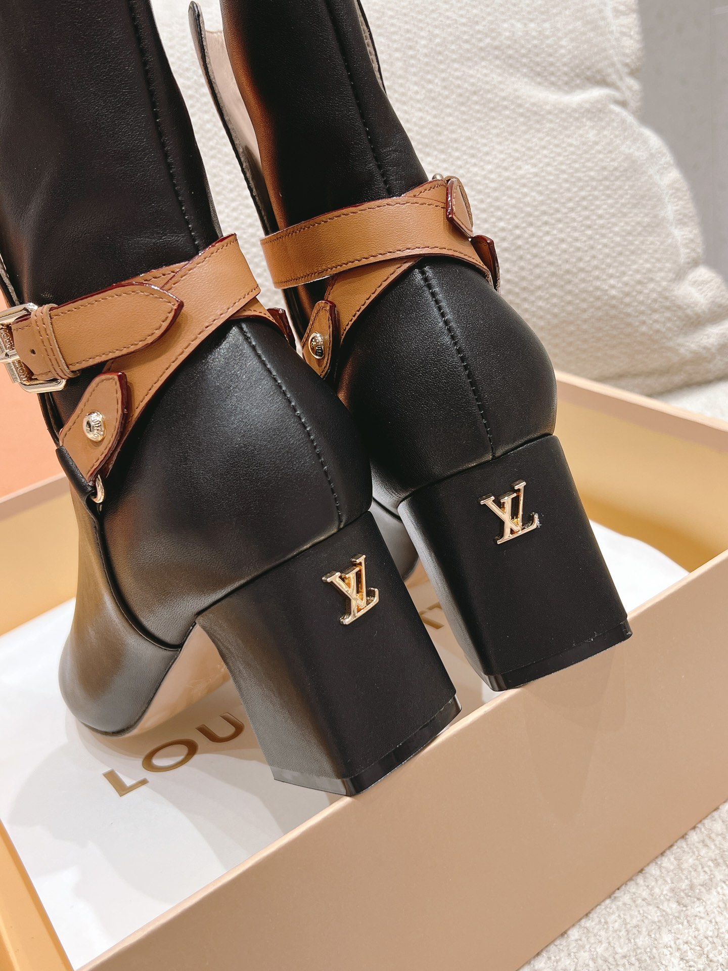 LV SHOES