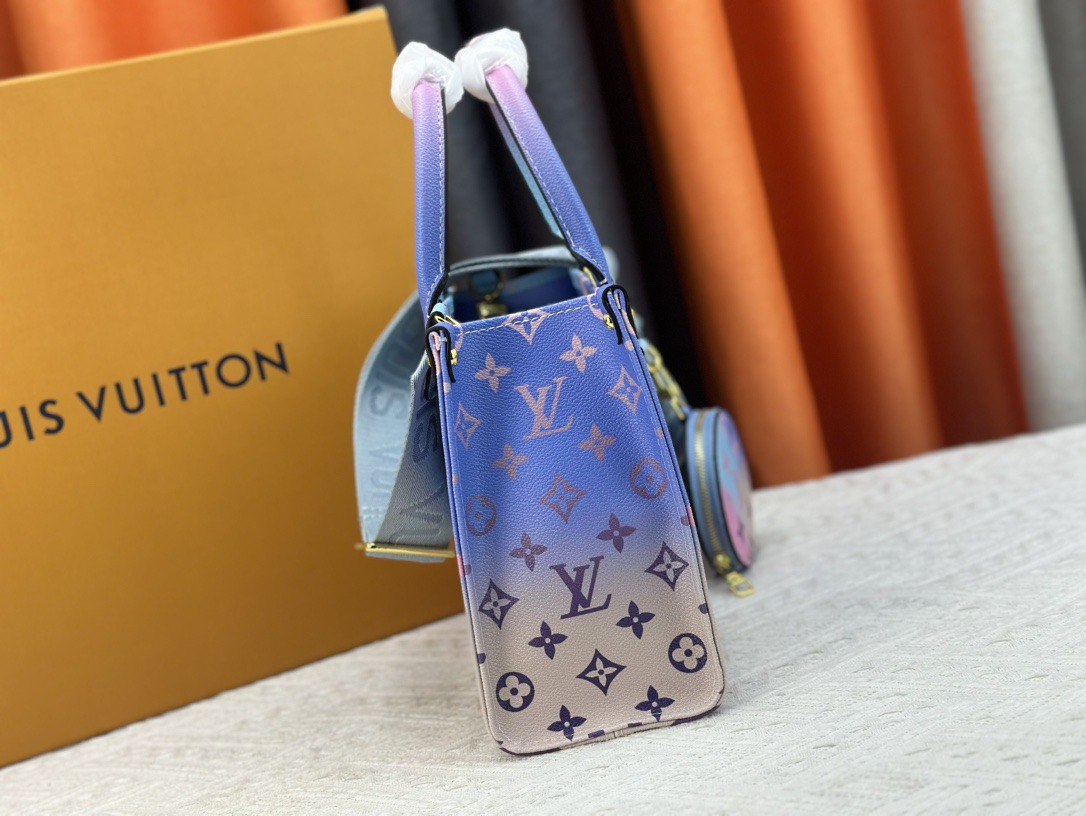 LV BAG/ 25 x 19 x 11.5 cm