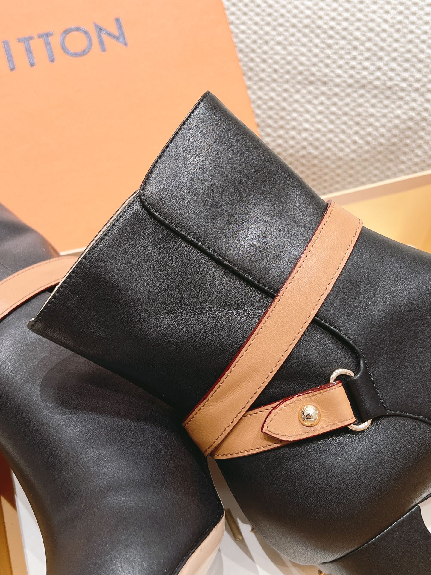 LV SHOES