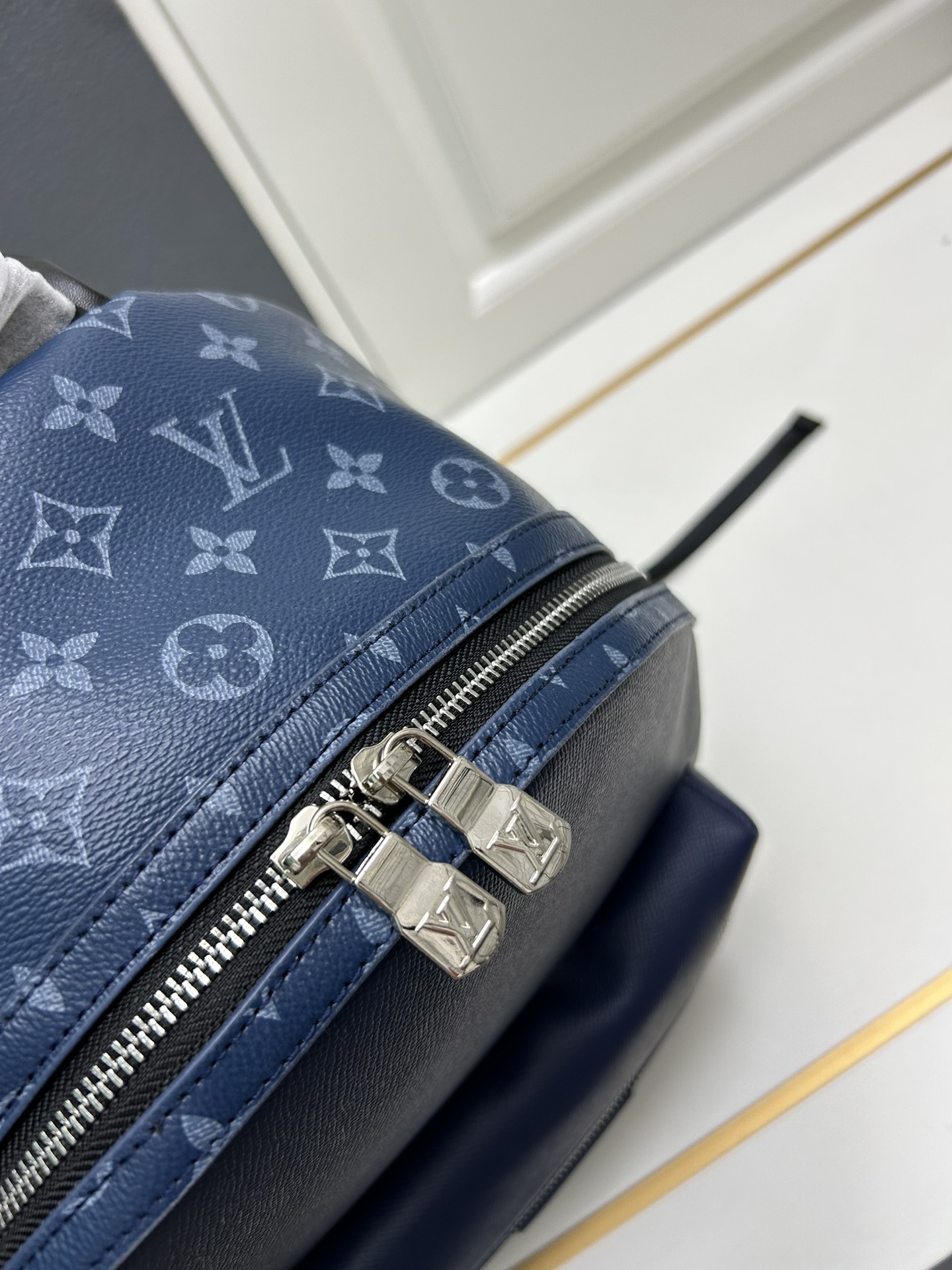 LV BAG/ 29 x 38 x 20cm 