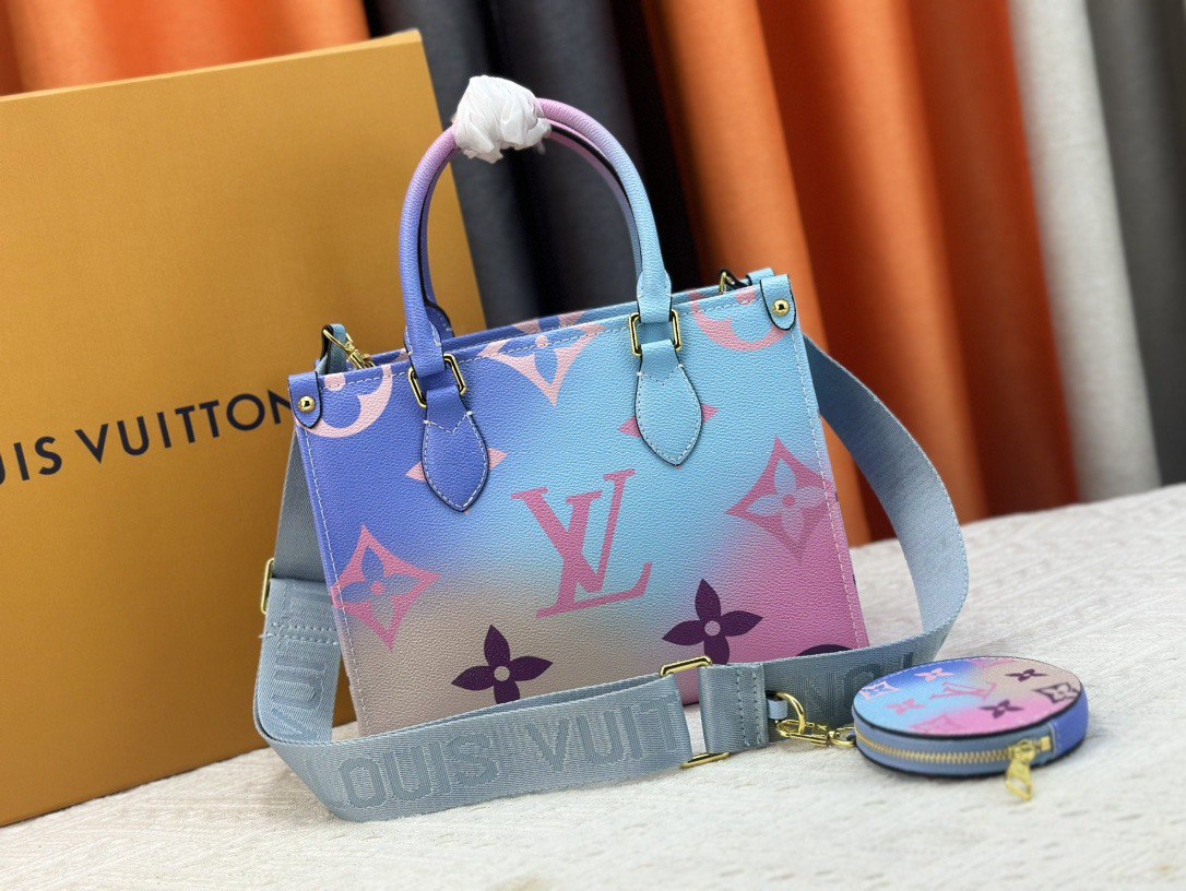 LV BAG/ 25 x 19 x 11.5 cm
