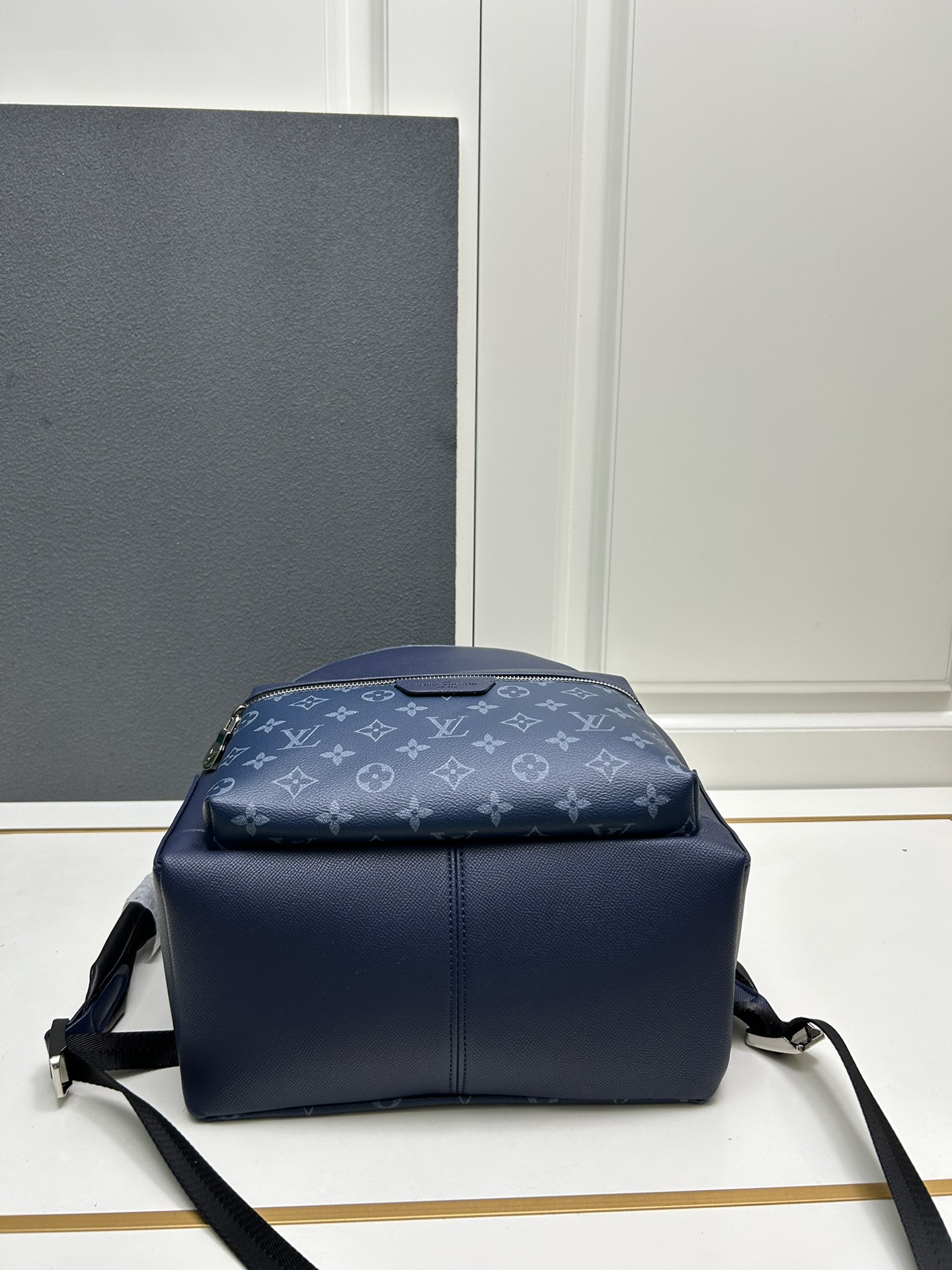 LV BAG/ 29 x 38 x 20cm 