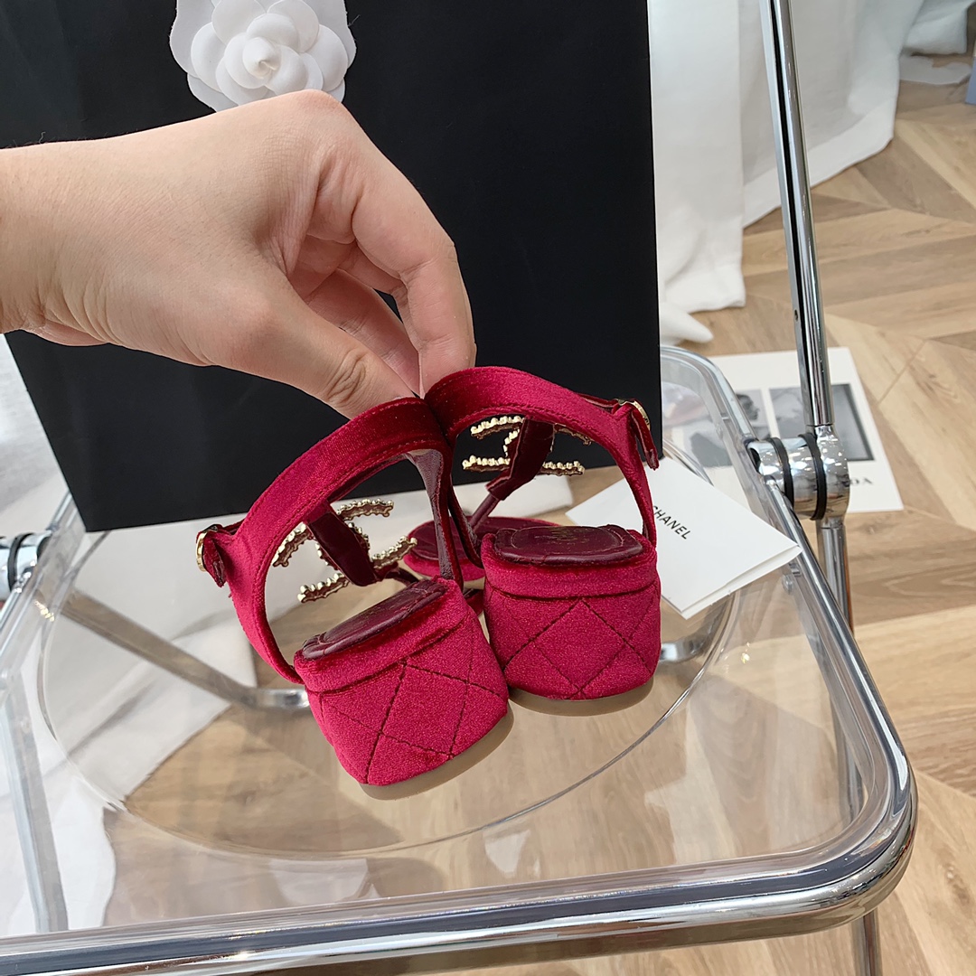 Cn SLIPPERS