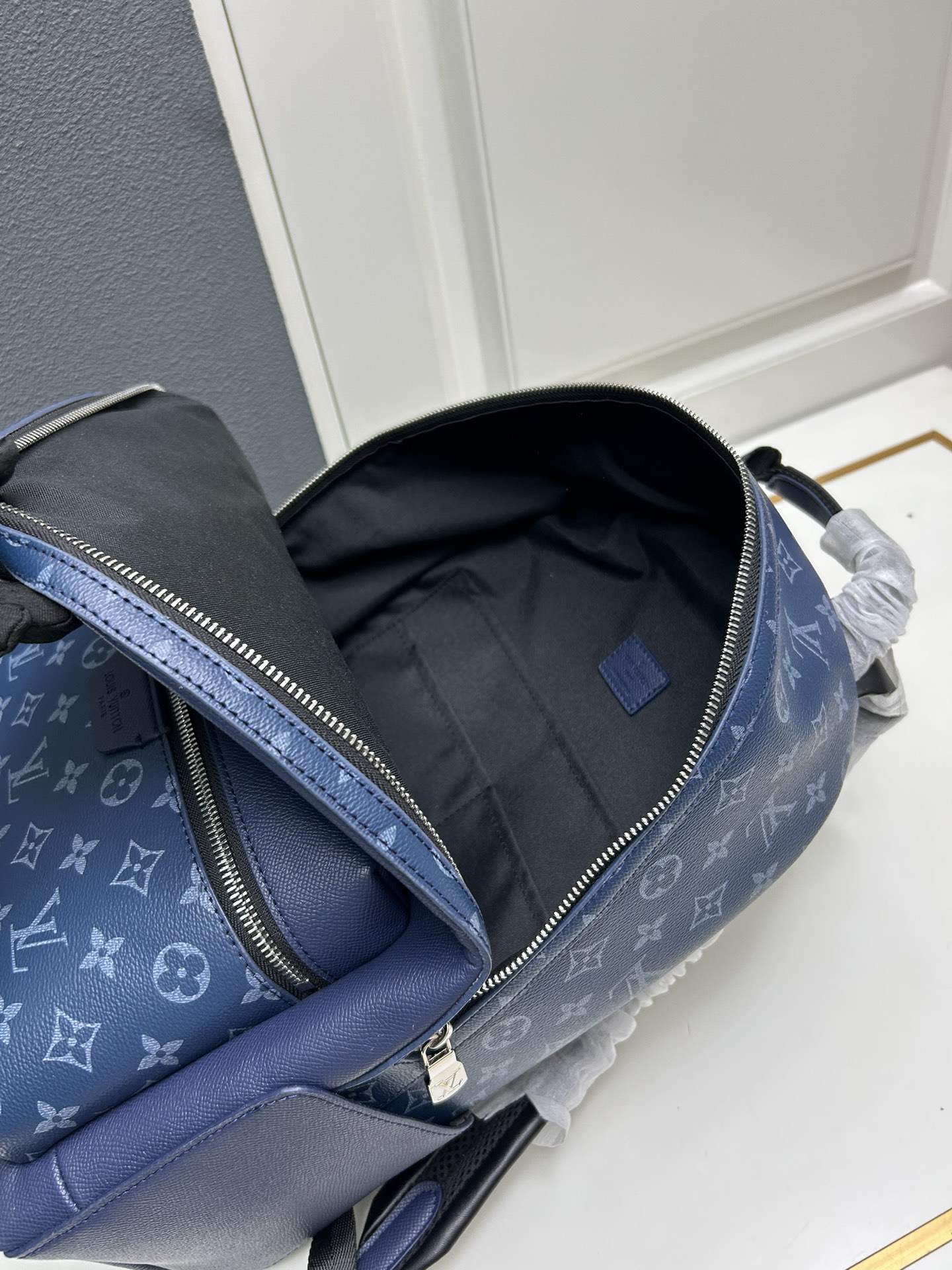 LV BAG/ 29 x 38 x 20cm 