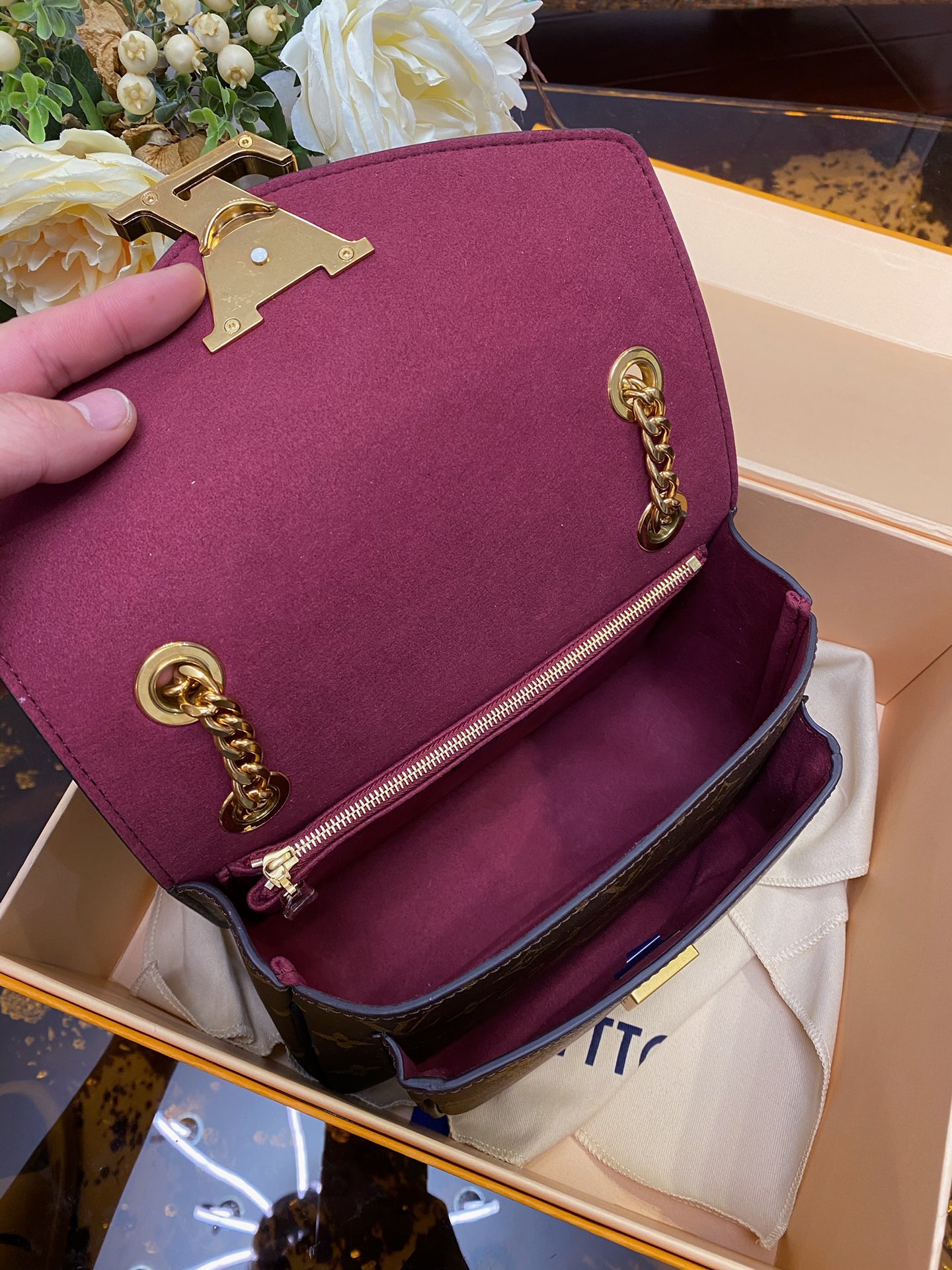 LV BAG/ 24 x 17 x 12 cm