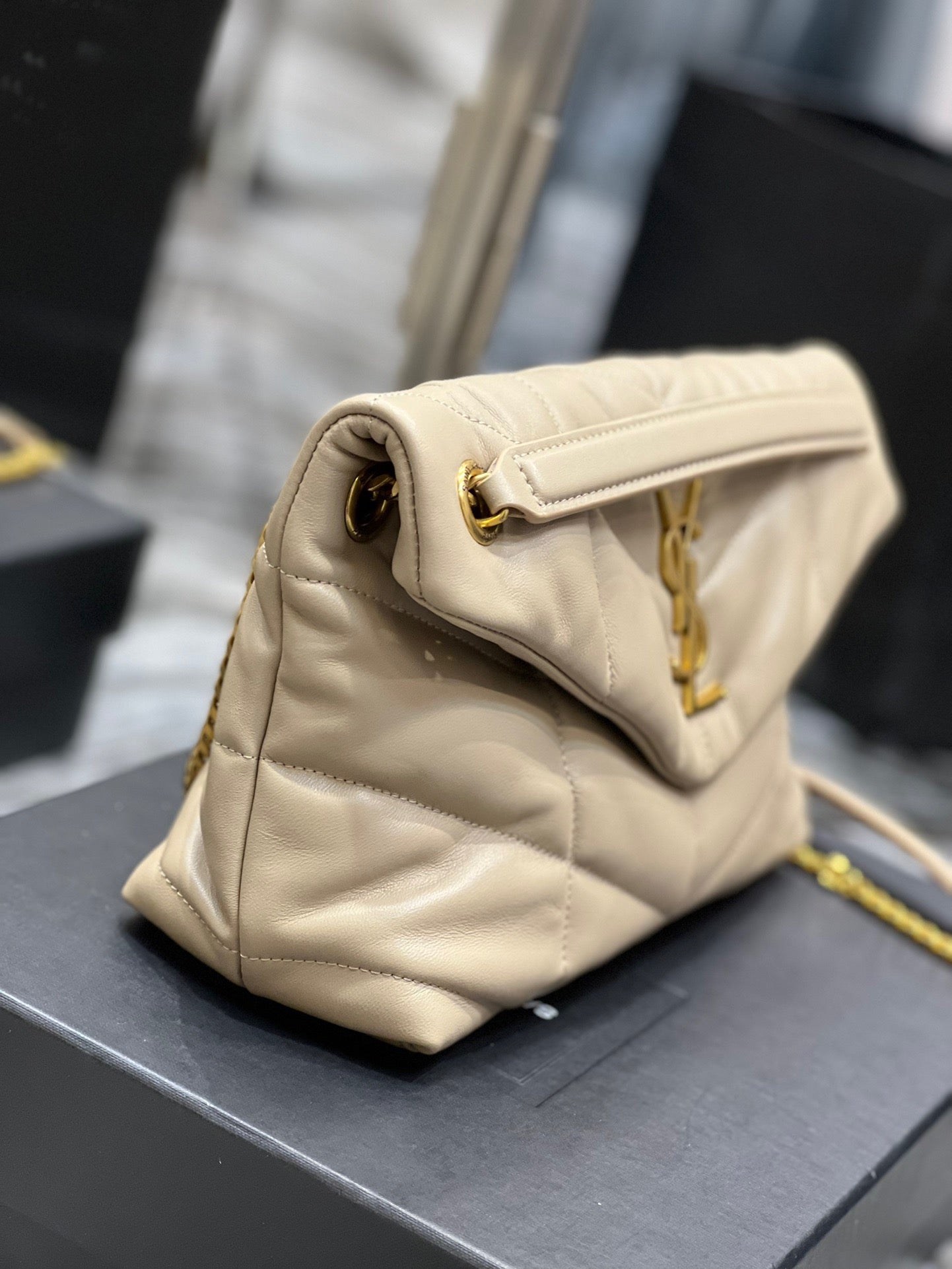 LV BAG/ 29 x 17 x 11 cm 