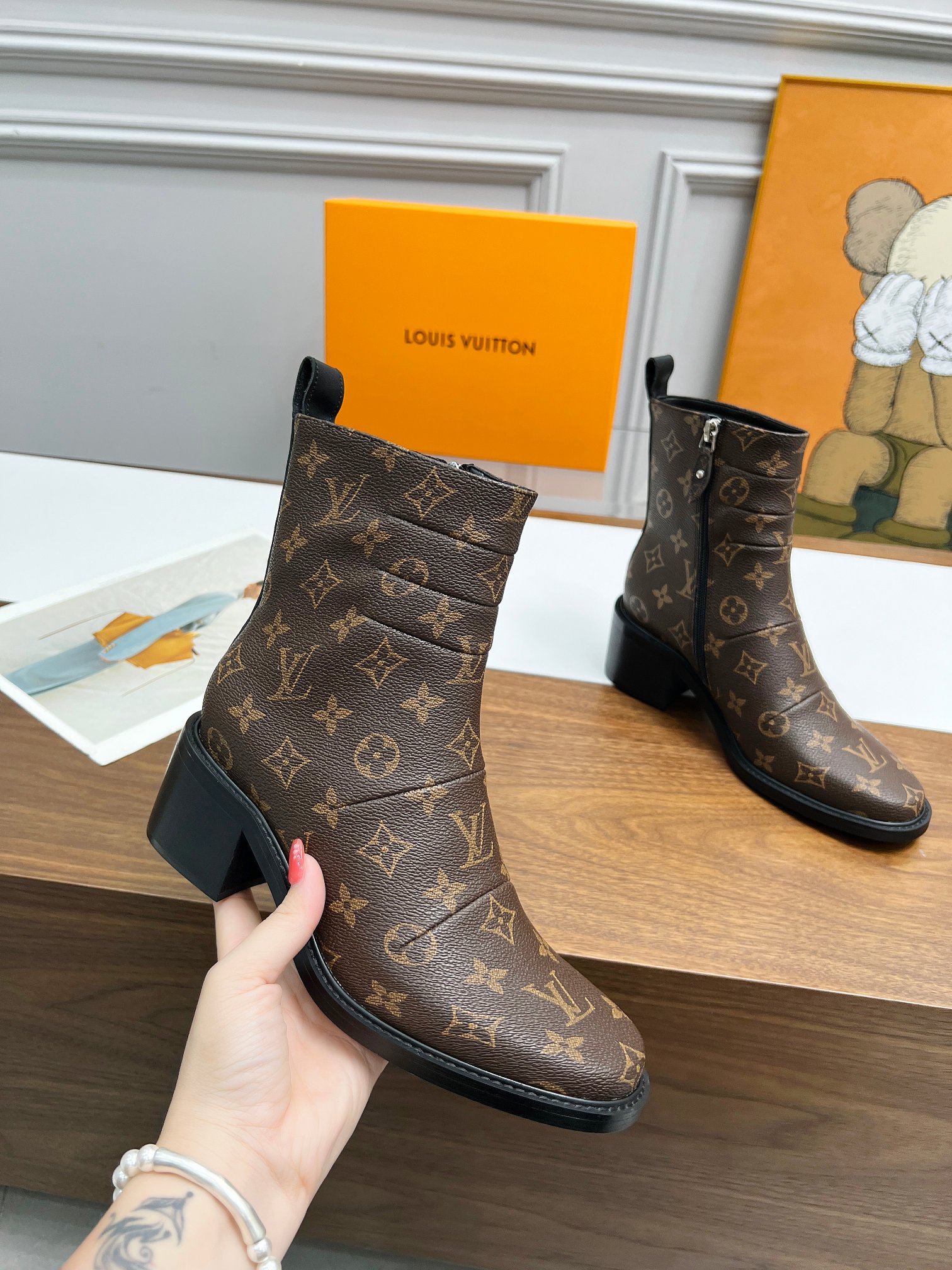 LV SHOES 