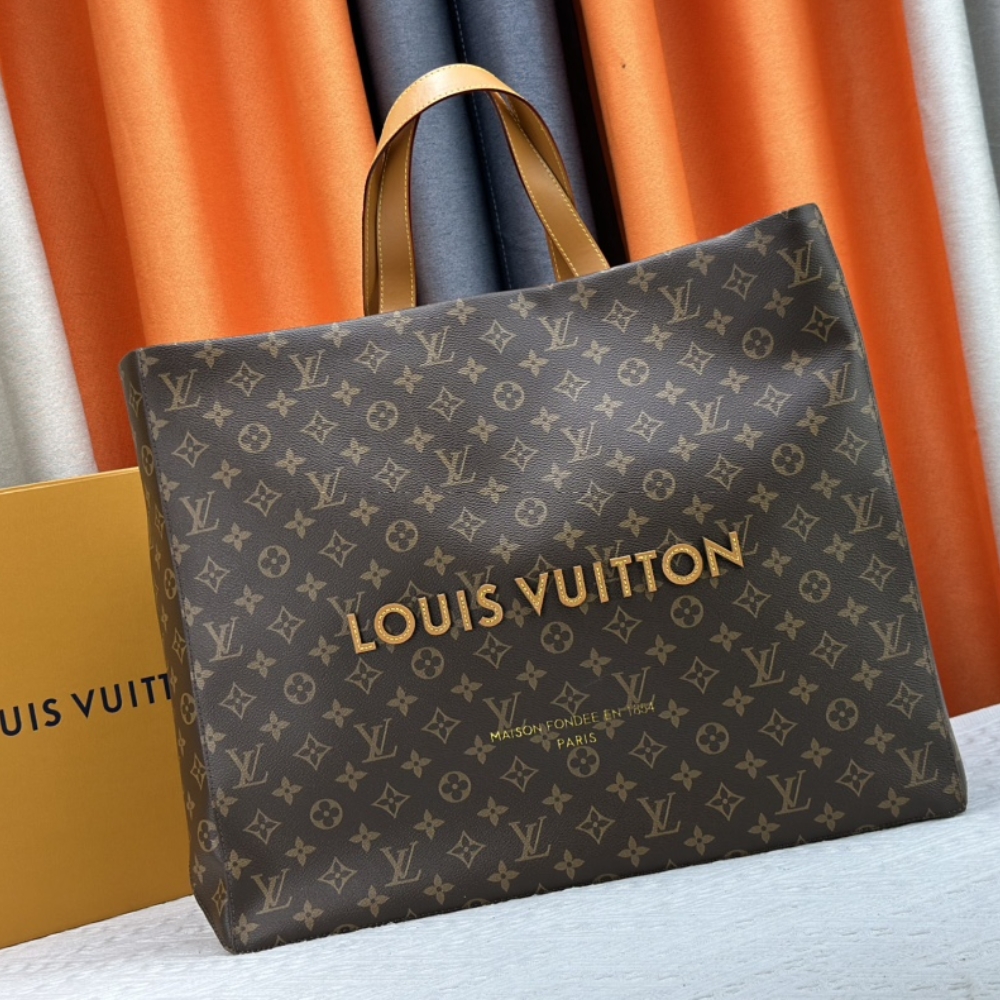 LV BAG/ 40 x 32 x 16 cm