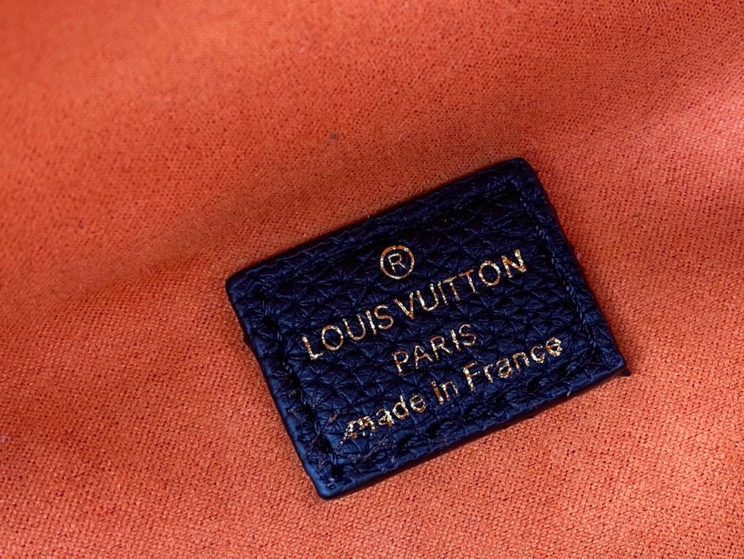 LV BAG/ 37 x 14 x 20 cm