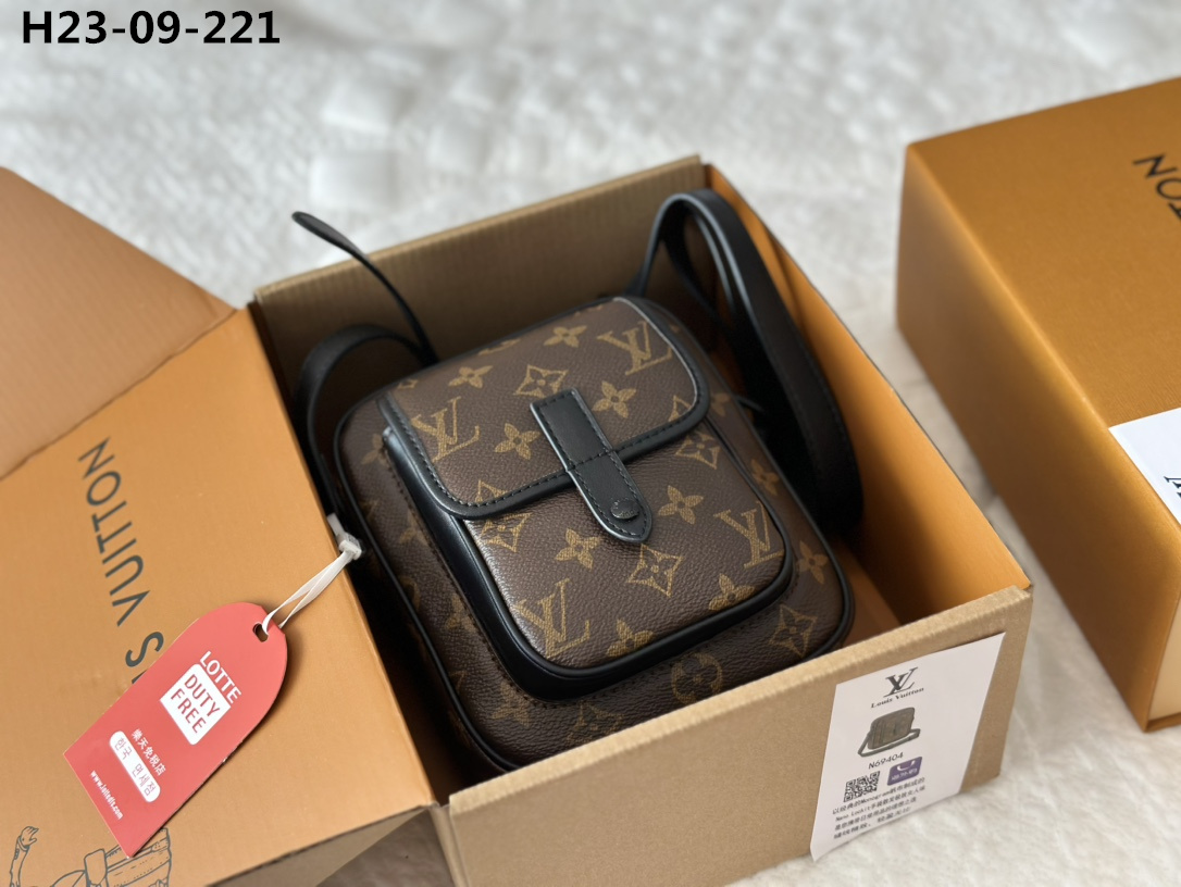 LV BAG/ 15 x 18 cm