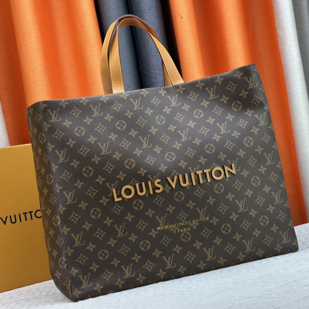 LV BAG/ 40 x 32 x 16 cm